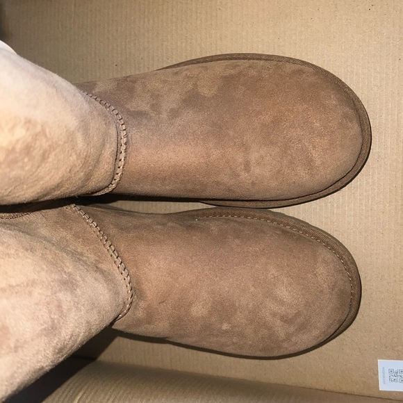 Ugg Wonen’s Bailey Button Triplet Boot - Picture 9 of 12